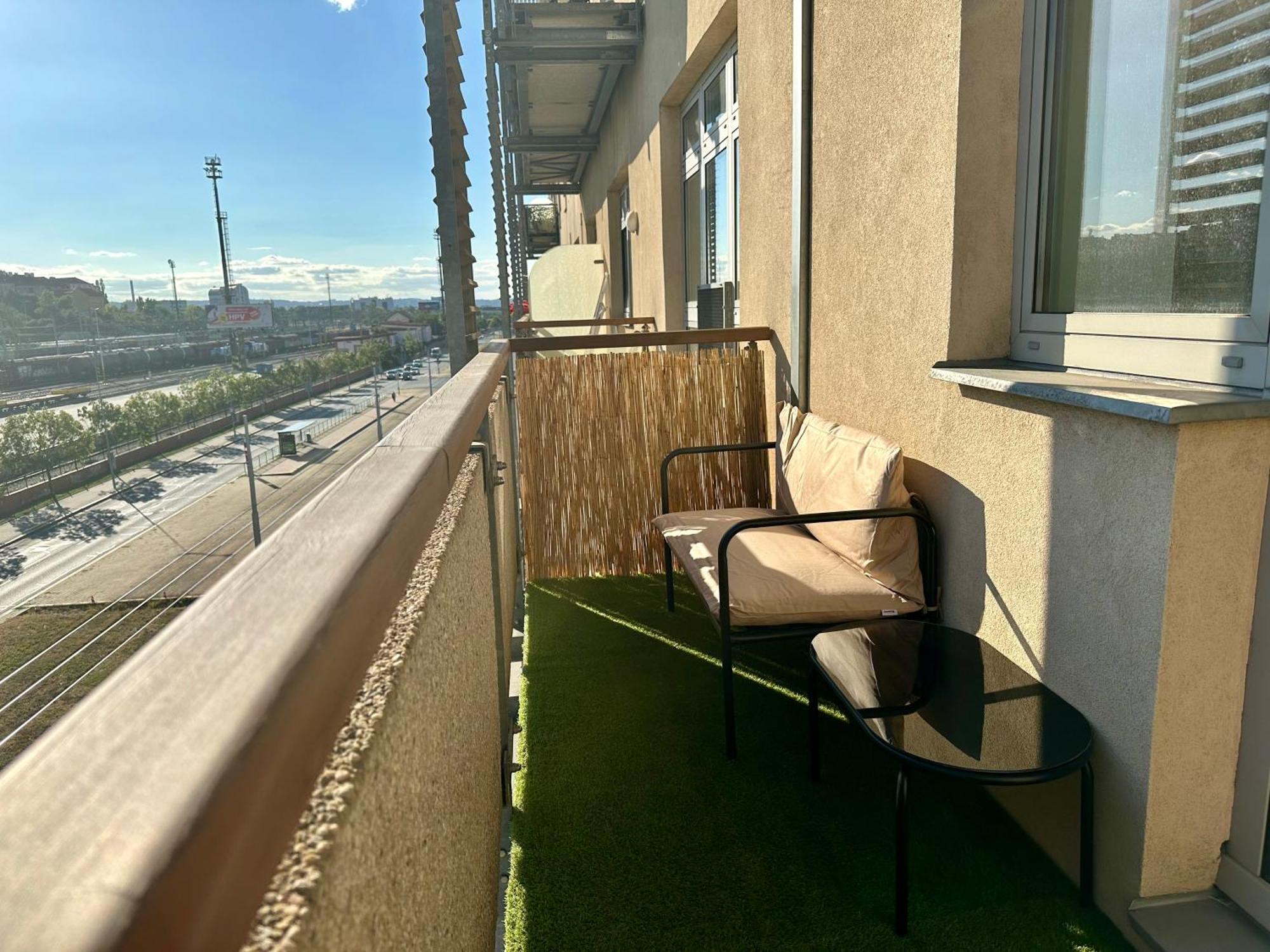 Apartment Ceskomoravska - O2 Arena 布拉格 外观 照片